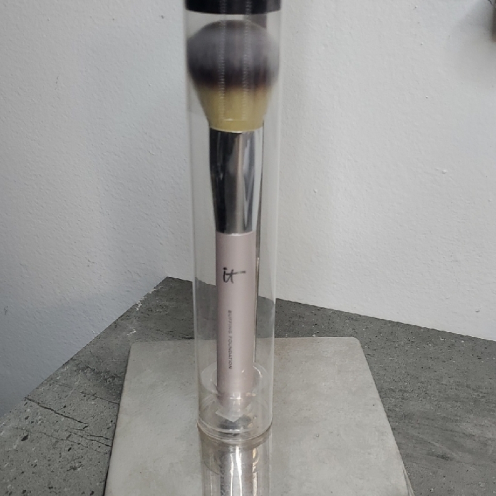 IT Cosmetics Dual-Tone Makeup Brush